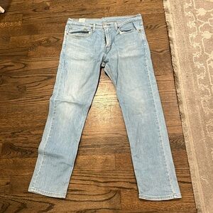 Light Wash Levi Jeans - 502 34x32